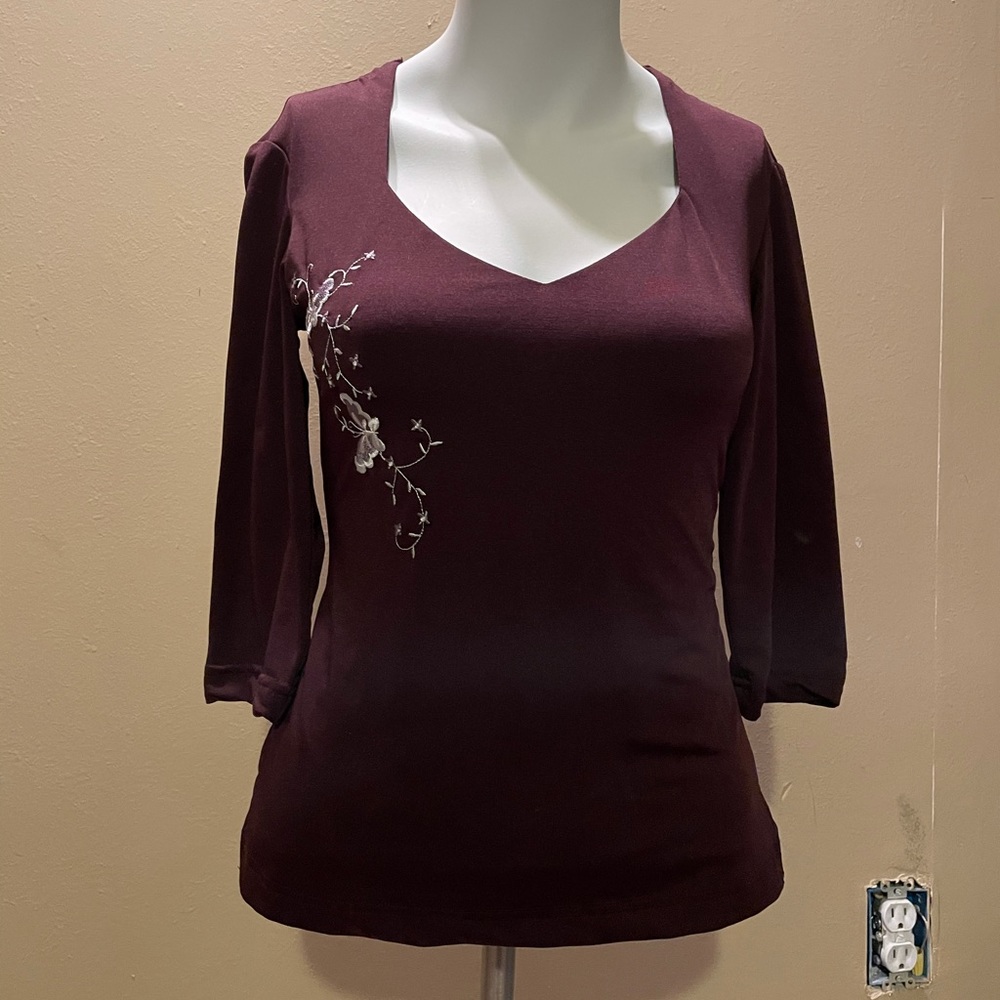 Cute top with butterfly embroidery